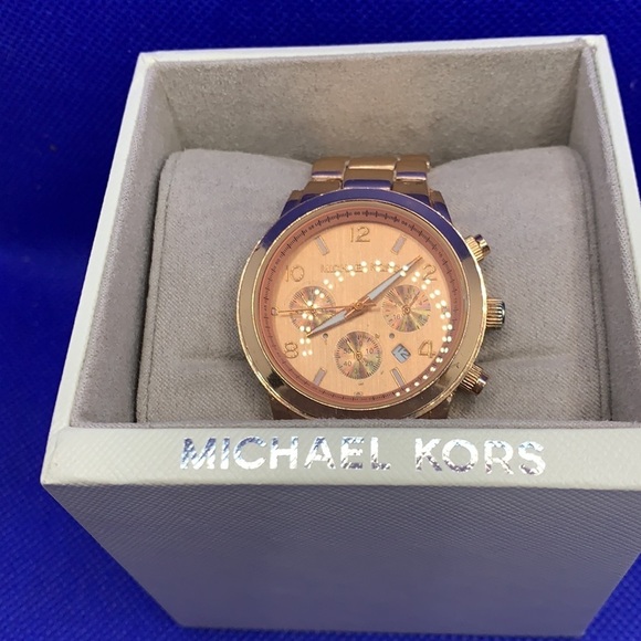 Michael Kors Layton Chronograph in rose gold - Picture 6 of 7